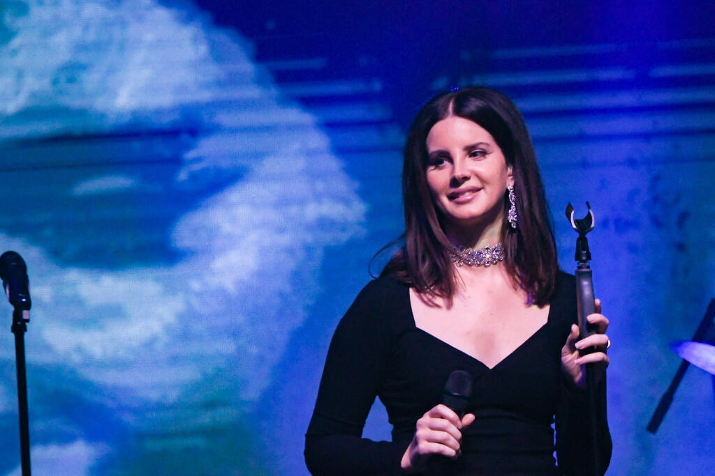 Lana Del Rey je rodáčka z New Yorku, jej futbalové srdce však patrí Liverpoolu.