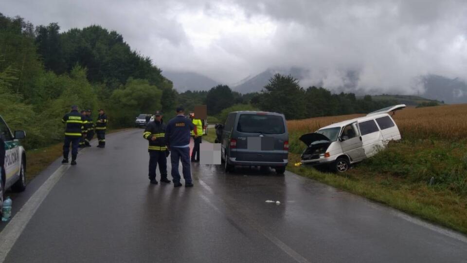 Gabriela Kremeňova z oddelenia komunikácie žilinského krajského policajného riaditeľstva o vyšetrovaní tragickej nehody na Liptove: "V predmetnej veci sa čaká na výsledok právnej pomoci z Nemecka." Stropkovčania sa totiž zrazili s dodávkou s nemeckými evidenčnými číslami.
