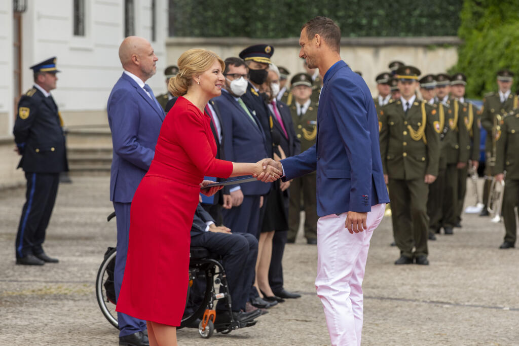 Slovenskí oympionici skladajú prisahu do rúk prezidentky Zuzany Čaputovej pred odletom do Tokia.