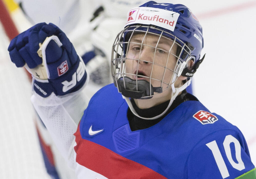 Na snímke slovenský hokejista Adam Sýkora oslavuje svoj premiérový gól počas šiesteho zápasu základnej A-skupiny Slovensko - Taliansko na 85. majstrovstvách sveta v ľadovom hokeji 21. mája 2022 v Helsinkách.