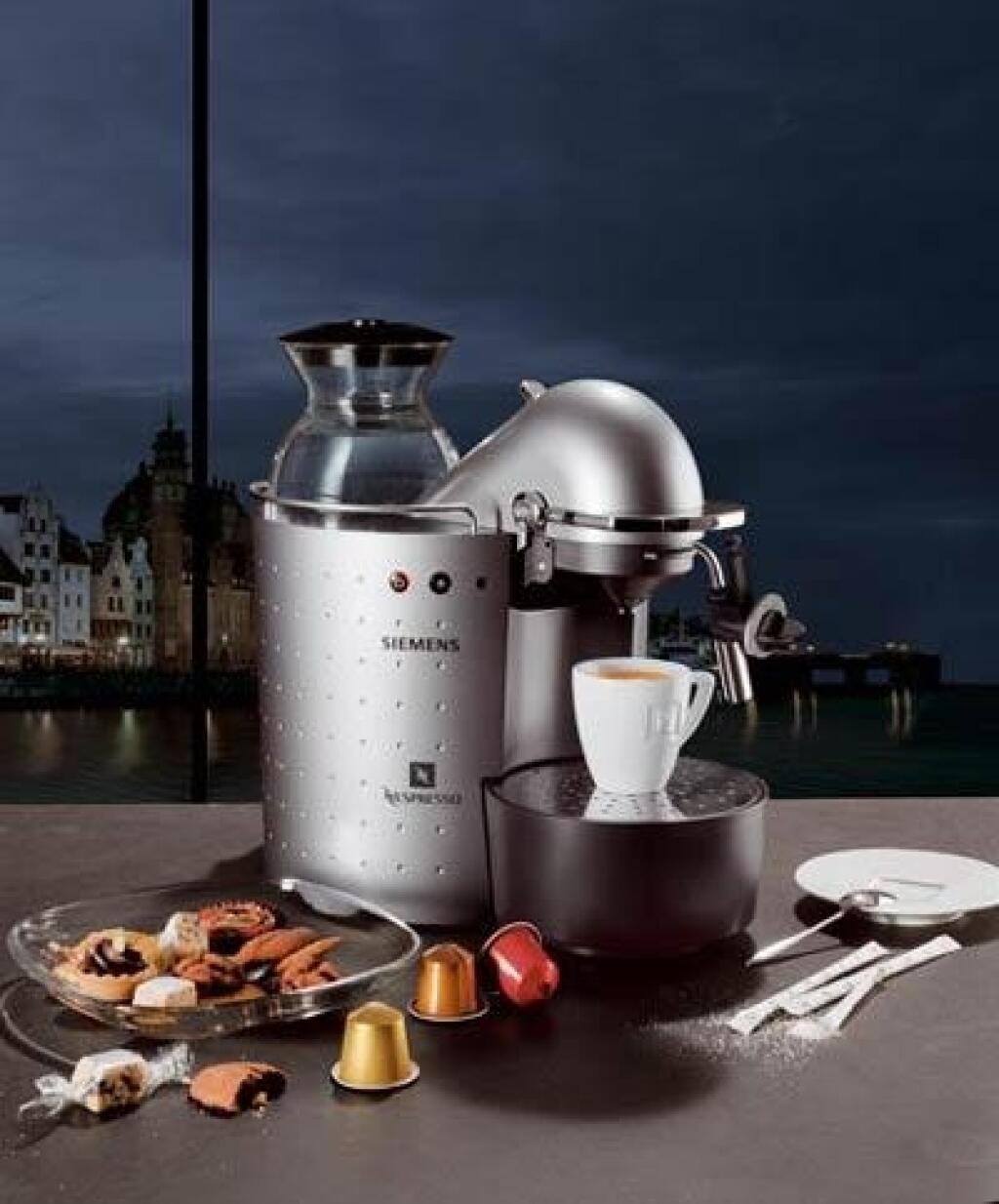 Кофеварка red evolution rcm. Siemens Nespresso. Капсульная кофемашина Сименс неспрессо. Двухъярусная кофеварка американская. Кофемашины профессионал фон.