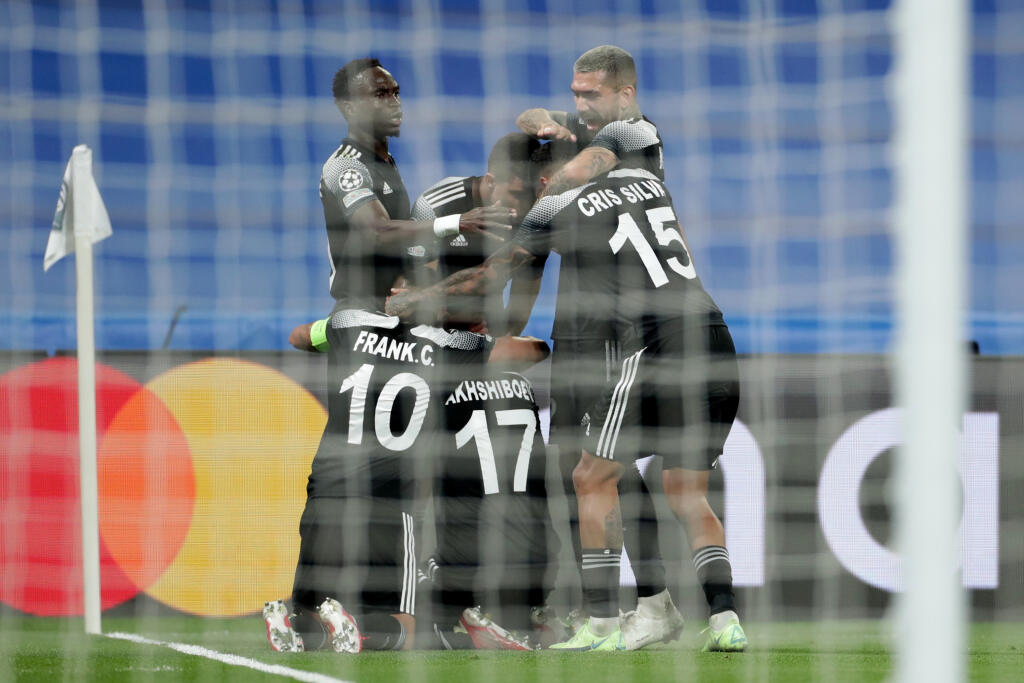 Šerif Tiraspol (v čiernom) zvíťazil na pôde Realu Madrid 2:1.