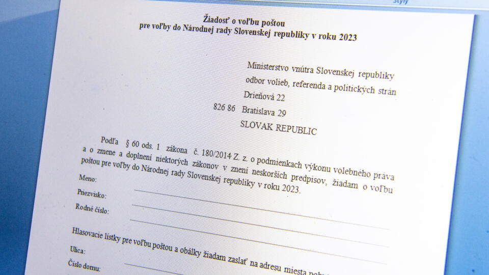 Na snímke žiadosť o voľbu poštou zo zahraničia pre voľby do Národnej rady SR v roku 2023. Slováci žijúci v zahraničí môžu požiadať o voľbu poštou v predčasných septembrových parlamentných voľbách do 9. augusta 2023. V Bratislave 4. augusta 2023. FOTO TASR - Jakub Kotian