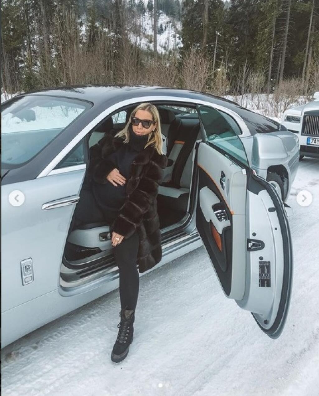 Na konci roka 2019 si Dominika užívala aj superluxusný Rolls Royce. Do auta sa zamilovala, ale nakoniec si ho nekúpila.