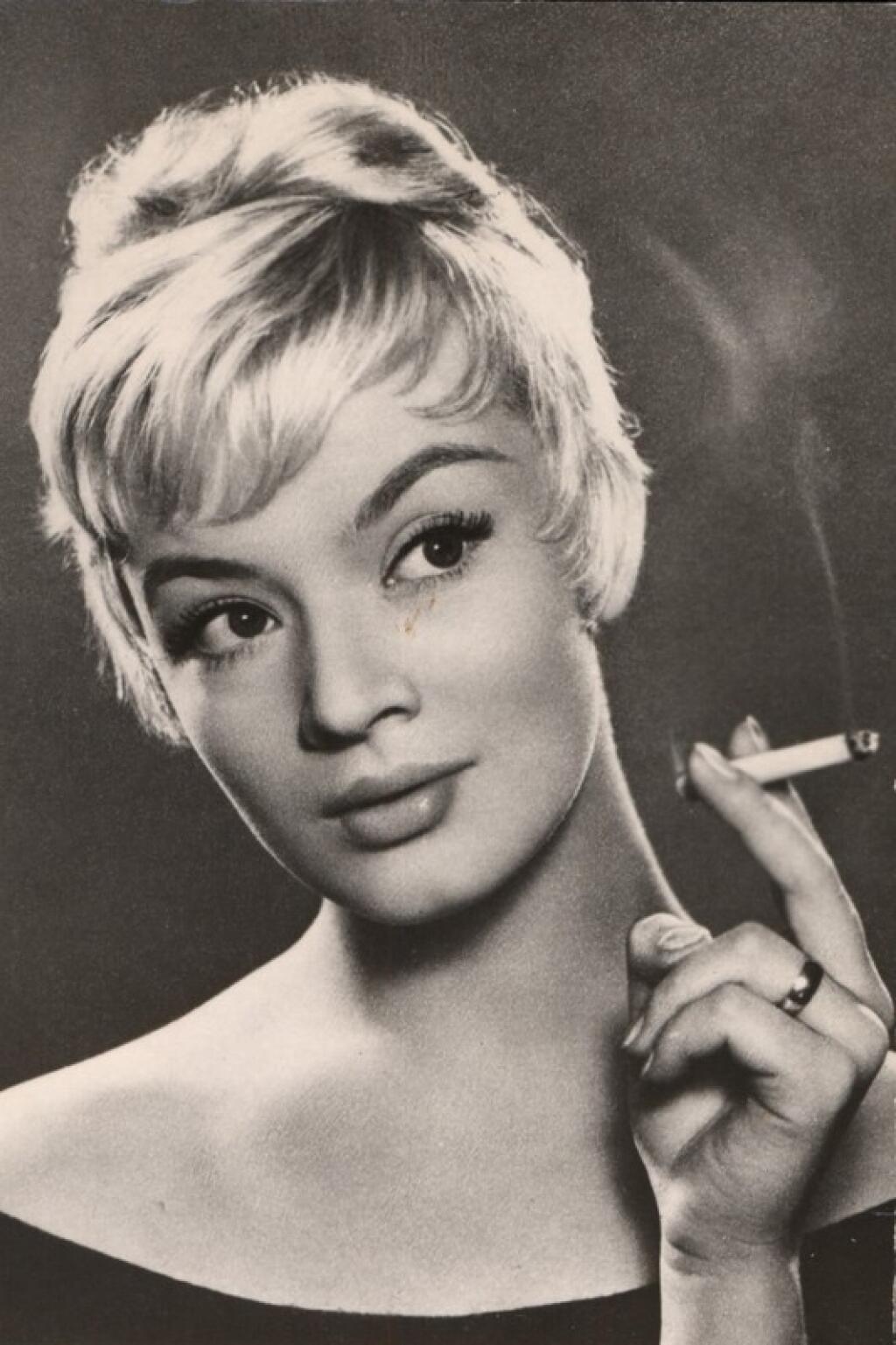 Portrét s cigaretkou