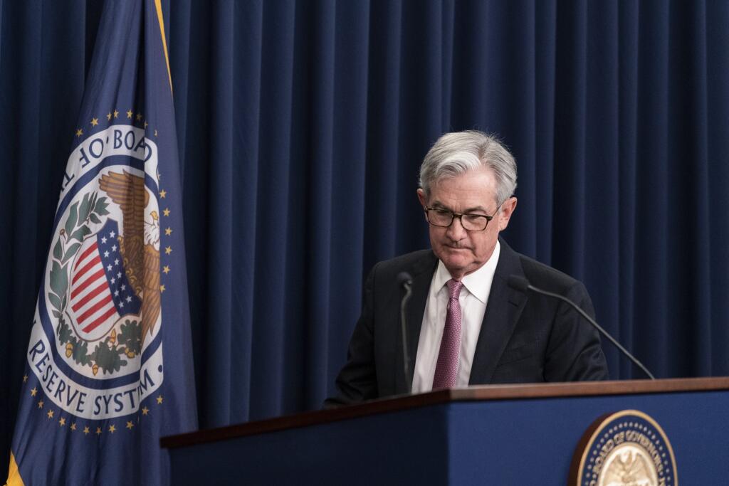 KK34 Washington - Na snímke šéf Americkej centrálnej banky (Fed) Jerome Powell prichádza na tlačovú konferenciu vo Washingtone 4. mája 2022. Fed v snahe o skrotenie inflácie zrýchlila tempo sprísňovania menovej politiky a zvýšila úrokové sadzby najrazantnejšie za vyše dve desaťročia. FOTO TASR/AP
Federal Reserve Board Chair Jerome Powell arrives to speak at a news conference at the Federal Reserve, Wednesday, May 4, 2022 in Washington. The Federal Reserve intensified its drive to curb the worst 