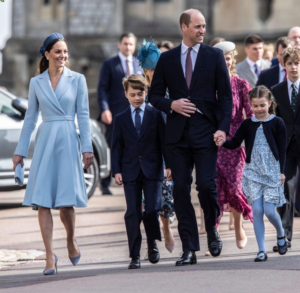 Vojvodkyňa Kate a princ William vzali svoje deti na bohoslužbu. Krásne sa zladili, pristalo im to spolu. Rodinka ako zo žurnálu!