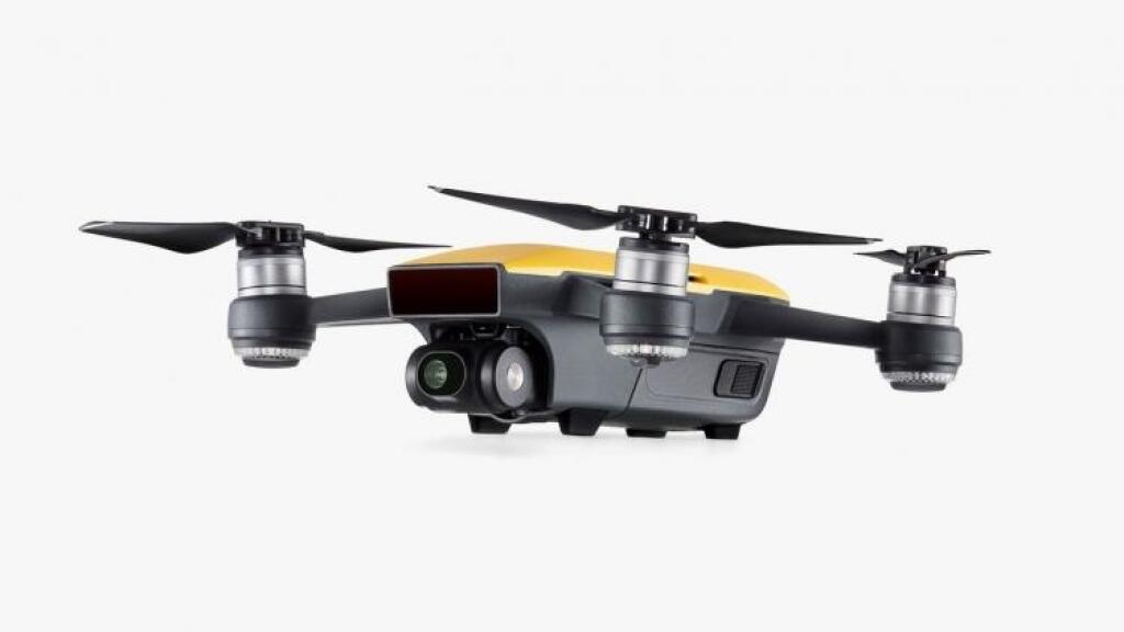 DJI Spark je dron veľký ako smartfón a smartfónom sa aj ovláda