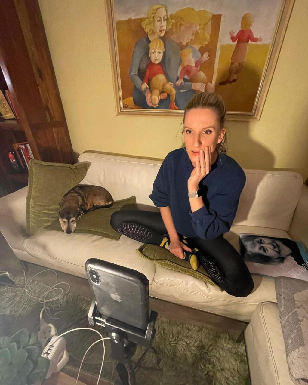 Trochu inak s Adelou, Áno, Adela Vinczeová má instagramový účet.
