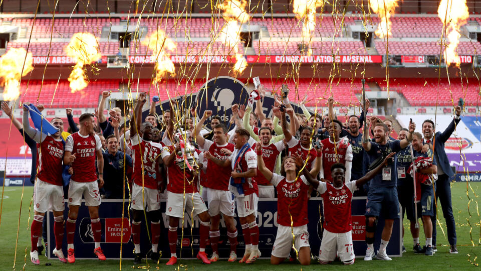 Futbalisti Arsenalu Londýn vyhrali 139. ročník anglického Pohára FA. V sobotňajšom finále zvíťazili nad mestským rivalom Chelsea 2:1.