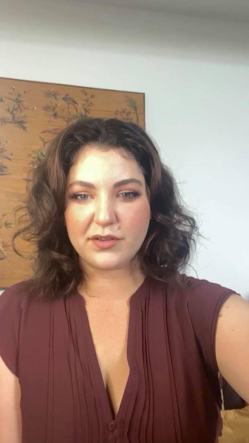 Máj 2021: Celeste Buckingham stále žije u rodičov v Madeire.