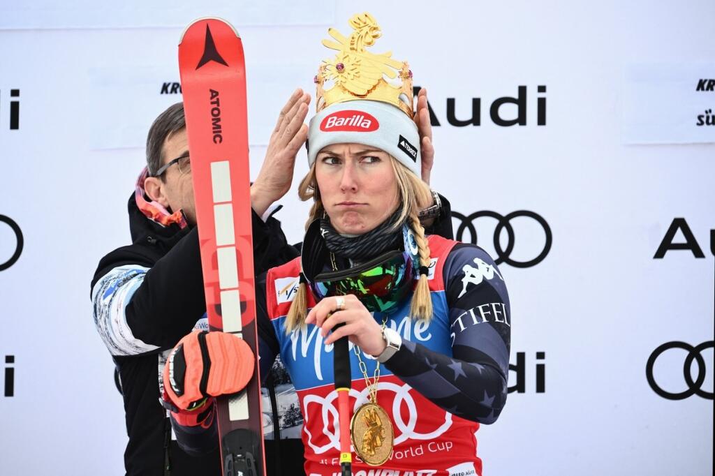 Na pódiu hádzala Shiffrinová jednu grimasu za druhou.