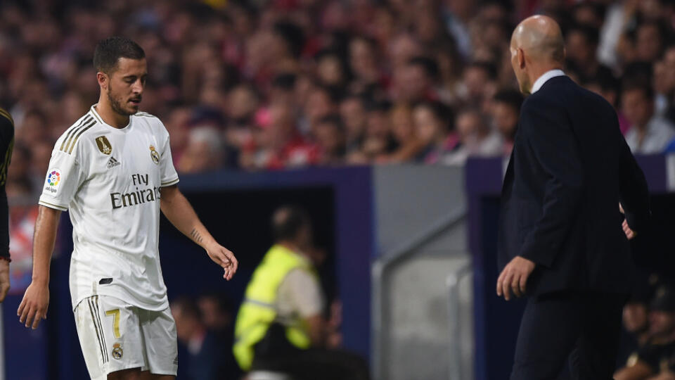 Belgický futbalista Eden Hazard a tréner Zinedine Zidan