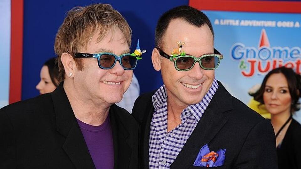 Elton John a David Furnish v Los Angeles.