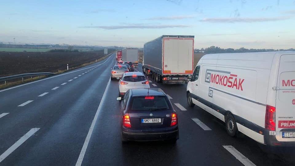 Zdržanie kvôli nehode v tuneli Sitina.