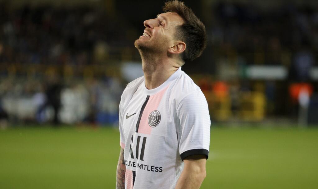 Lionelovi Messimu sa nedarilo ani v poslednom ligovom zápase, duel s Nice skončil remízou 0:0.
PSG's Lionel Messi reacts during the Champions League Group A soccer match between Club Brugge and PSG at the Jan Breydel stadium in Bruges, Belgium, Wednesday, Sept. 15, 2021. (AP Photo/Olivier Matthys)