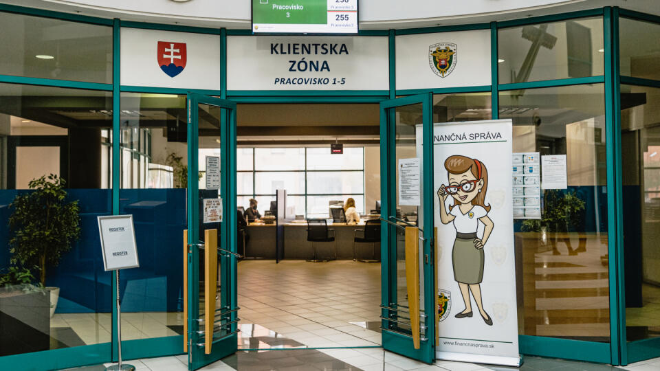 Na snímke budova Daňového úradu Bratislava.