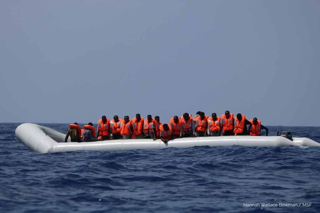 Líbya Taliansko loď nová migranti záchrana