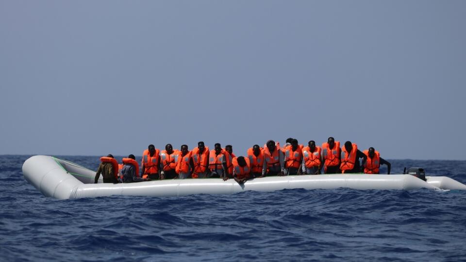 Líbya Taliansko loď nová migranti záchrana