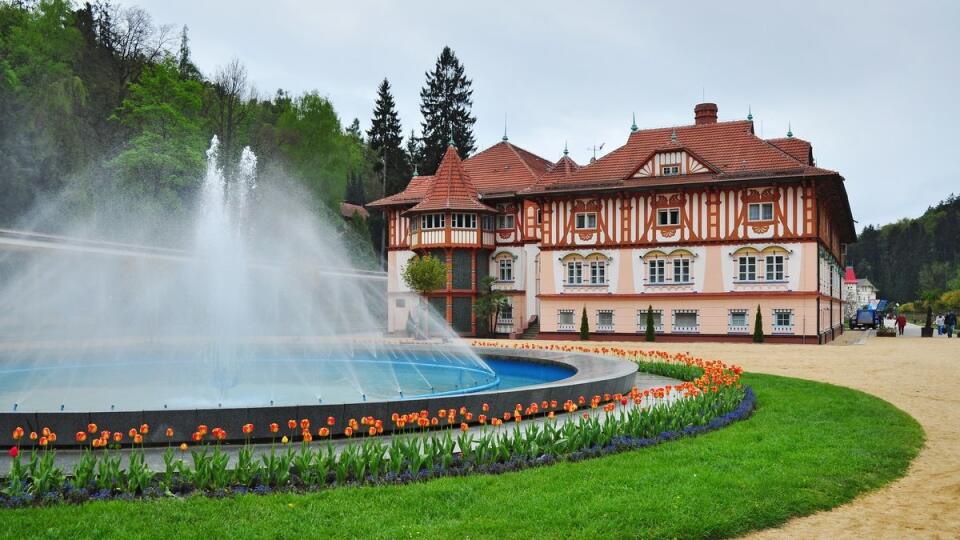 Jurkovičov dom, najvýznamnejšia stavba  architekta v Luhačoviciach,  vznikla v roku 1902.