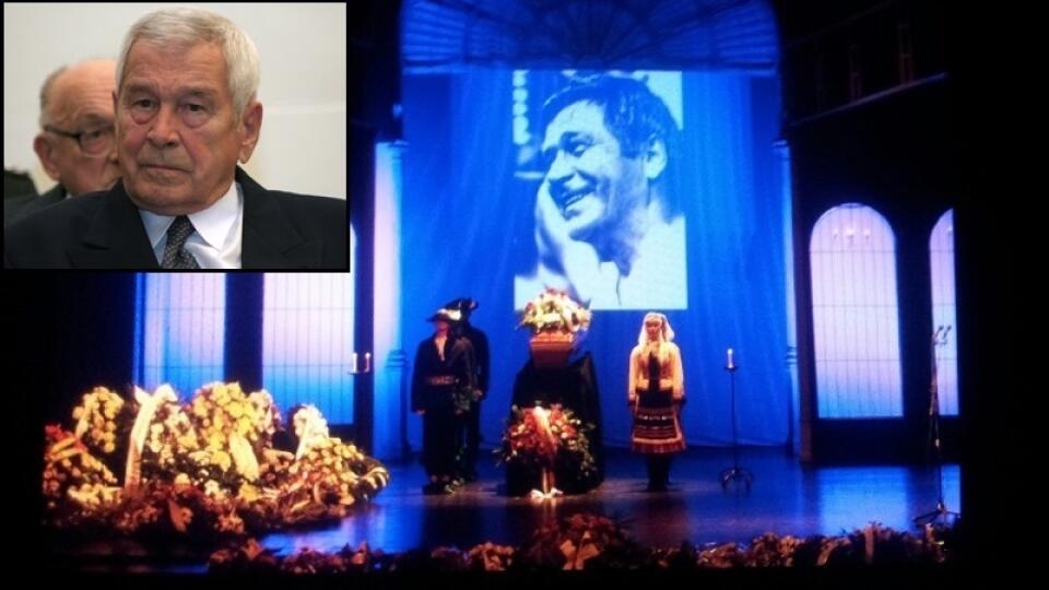 Rozlúčka s Martinom Ťapákom (†88) v Slovenskom národnom divadle aj za sprievodu folkloristov.