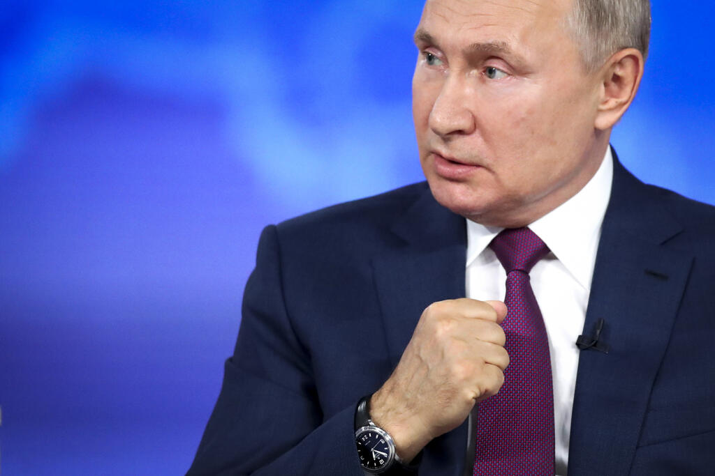 WA 29 Moskva - Ruský prezident Vladimir Putin  počas každoročného televízneho programu odpovedá na otázky občanov v Moskve v stredu 30. júna 2021. Putin v stredu konštatoval, že ak by Rusko pri nedávnom incidente pri Kryme bolo potopilo britský torpédoborec, tretia svetová vojna by sa aj tak nezačala. Vyjadril sa tak počas každoročného televízneho programu s názvom 