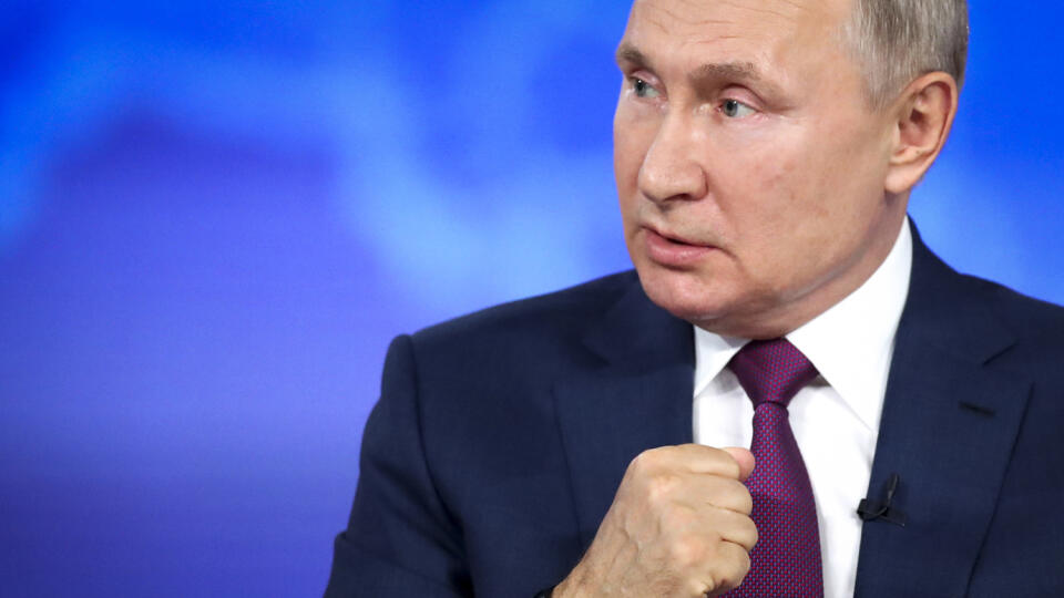 WA 29 Moskva - Ruský prezident Vladimir Putin počas každoročného televízneho programu odpovedá na otázky občanov v Moskve v stredu 30. júna 2021. Putin v stredu konštatoval, že ak by Rusko pri nedávnom incidente pri Kryme bolo potopilo britský torpédoborec, tretia svetová vojna by sa aj tak nezačala. Vyjadril sa tak počas každoročného televízneho programu s názvom