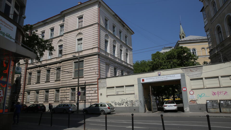 Bratislava - Mickiewiczova ulica - Univerzitná nemocnica - Nemocnica Staré mesto