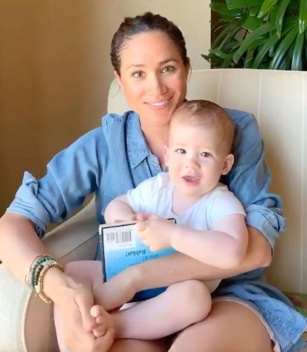 Harry a Meghan považujú titul pre svojho syna za ponižujúci.