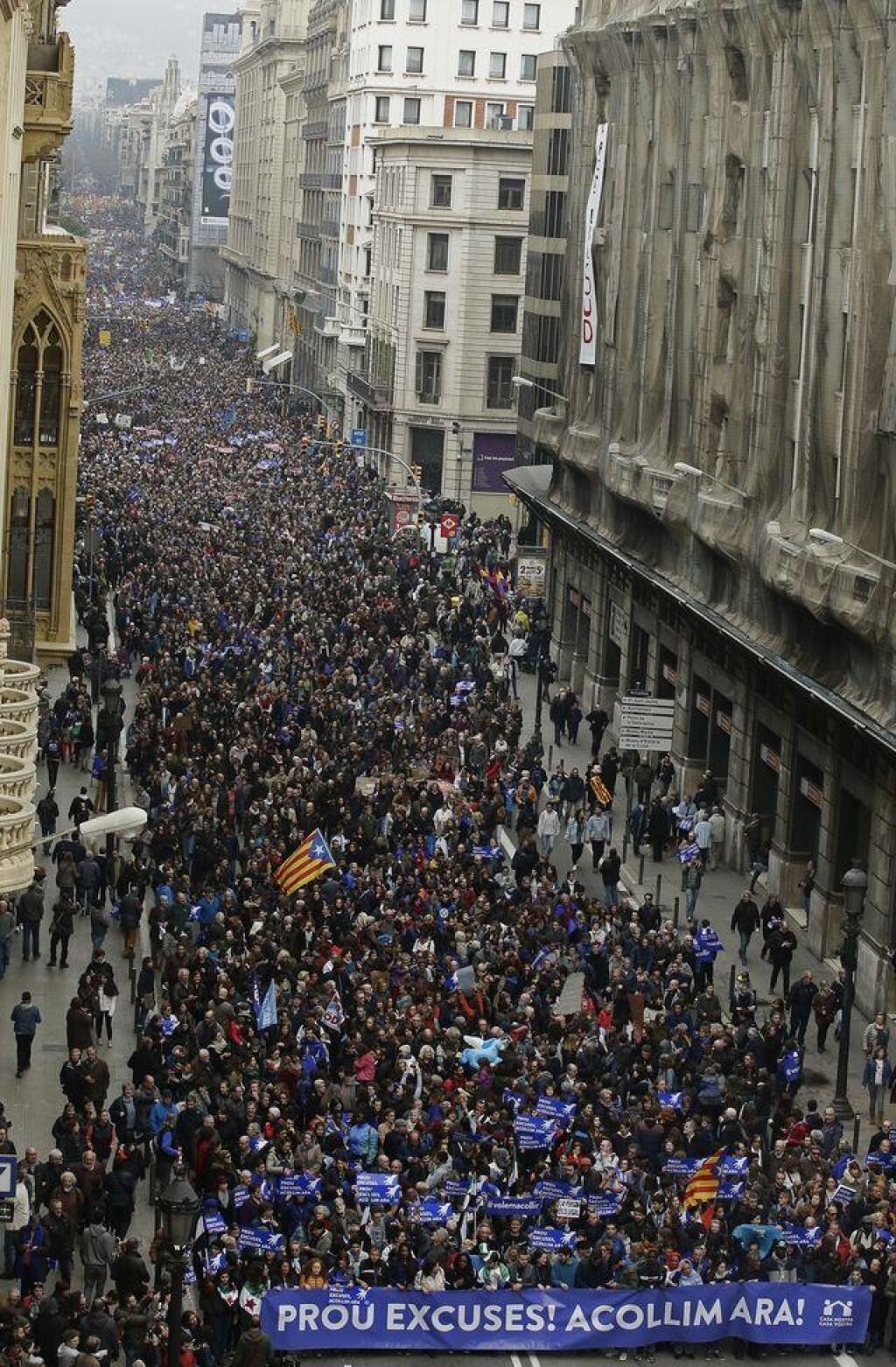 Tisíce ľudí v Barcelone protestovali kvôli utečencom. Chcú ich viac