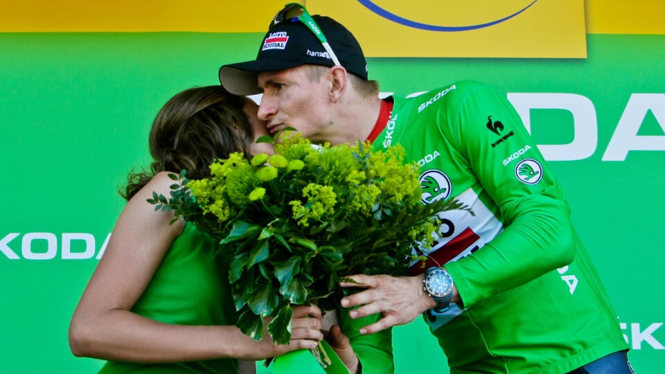 Na archívnej snímke Greipel ako víťaz zeleného trička v cieli 3. etapy Tour de France 2015.