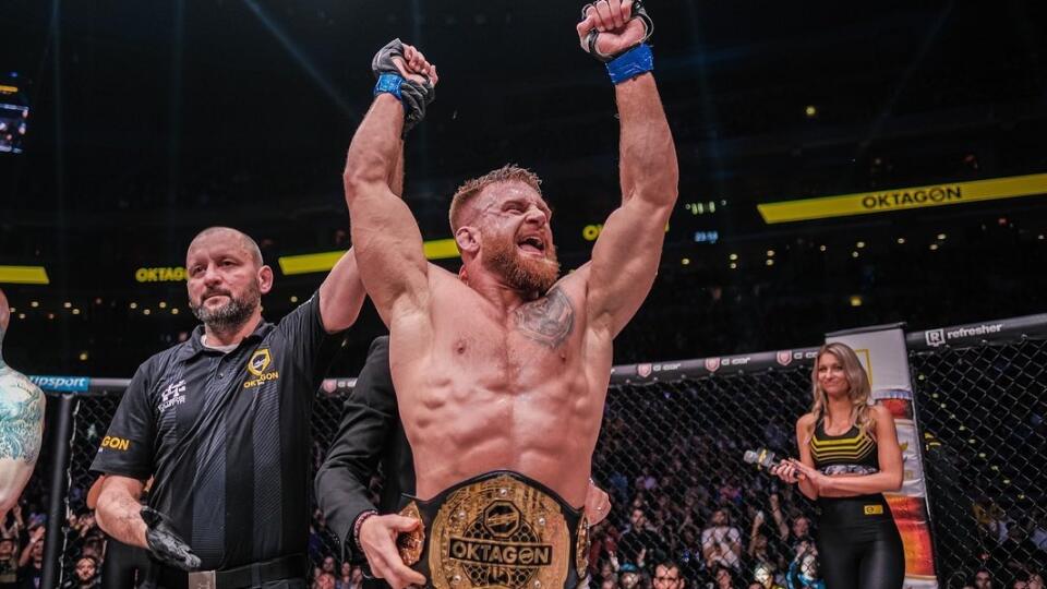 Český bojovník MMA Patrik Kincl obhájil titulový opasok v strednej hmotnostnej kategórii (do 84) v organizácii Oktagon MMA. V hlavnom zápase turnaja Oktagon 35 v Brne zdolal Francúza Alexa Lohorého po technickom KO v 1. kole.