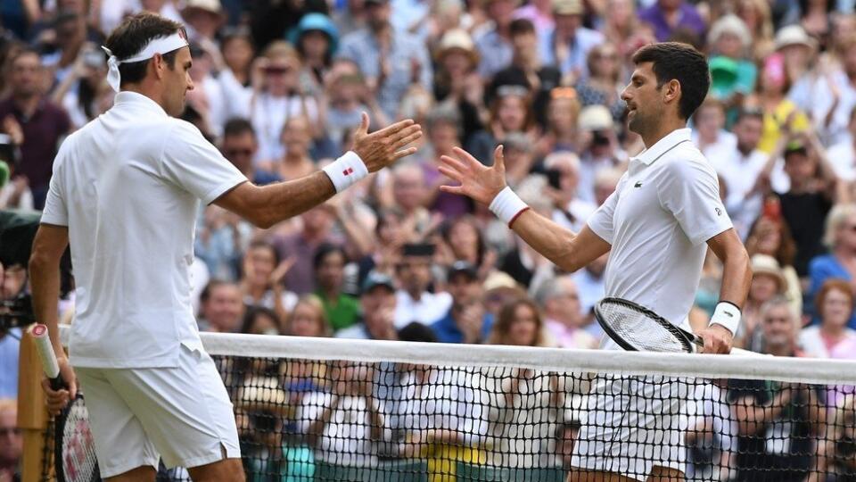 Novak Djokovič (32) vyhral v najdlhšom finálovom zápase v histórii Wimbledonu nad Rogerom Federerom (37) 3:2 na sety, bol natoľko unavený, že nevládal už ani len poskočiť si od radosti.