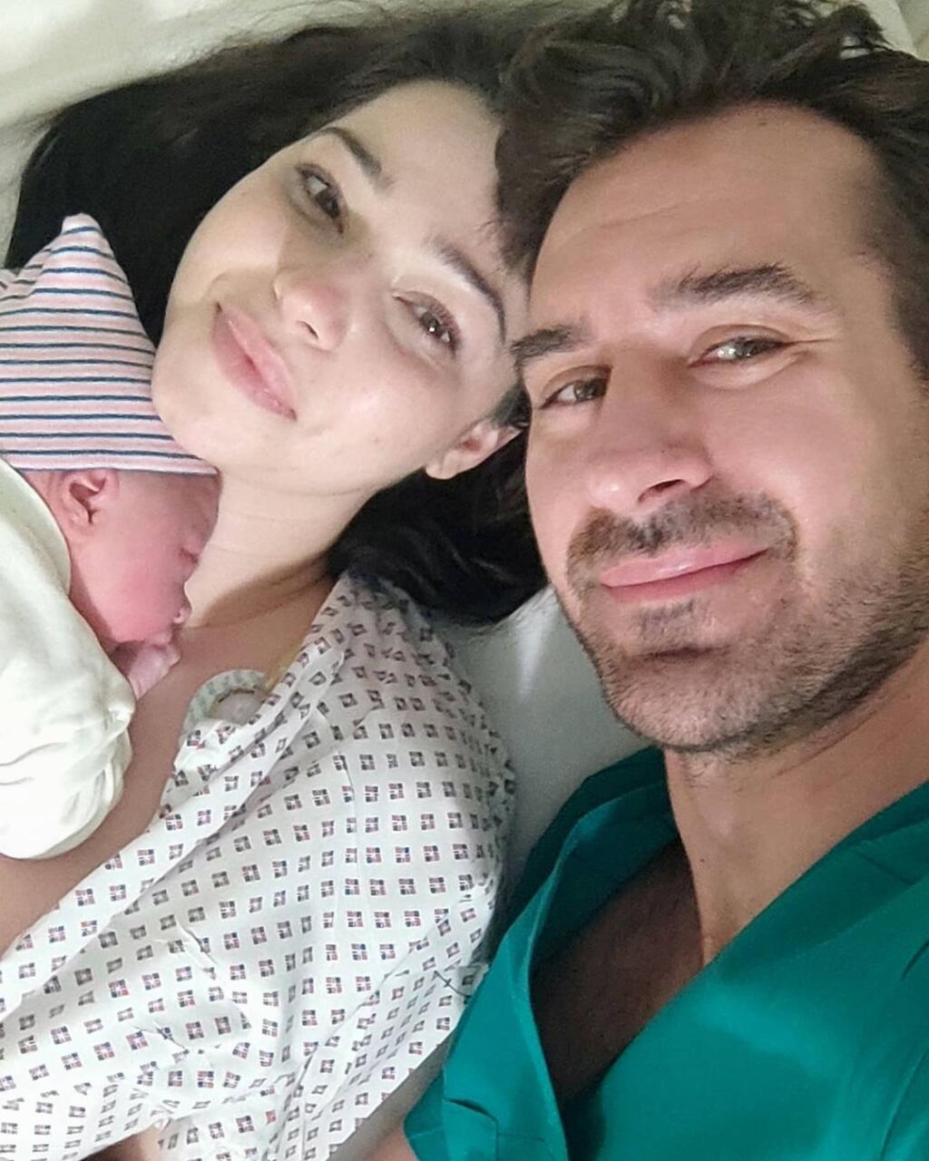 Hokejový fešák Boris Valábik si otcovstvo užíva plnými dúškami. Pred pár dňami však zažil hororové chvíle.