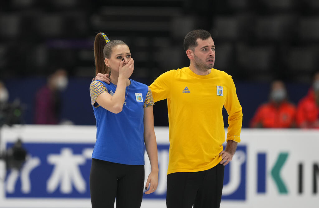 Namiesto umeleckých kostýmov nastúpili Ukrajinci Oleksandra Nazarovová a Maksym Nikitin v tričkách ich reprezentačných farieb, teda modrej a žltej
