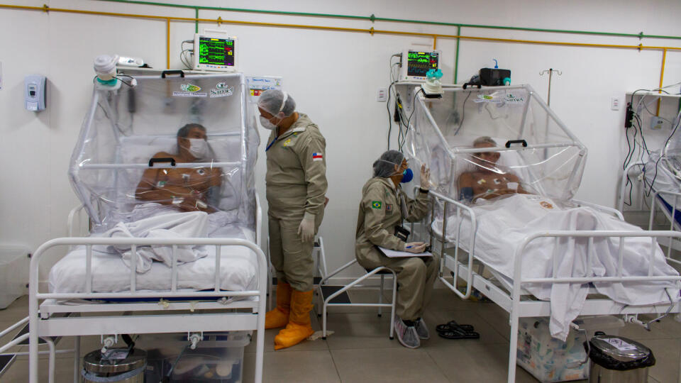 Hlavné mesto štátu Amazonas zaznamenalo nárast počtu úmrtí a infekcií. Zdravotníci, ktorých citovali miestne médiá, varovali, že mnohí pacient by mohli pre nedostatok zásob a pomoci zomrieť.
