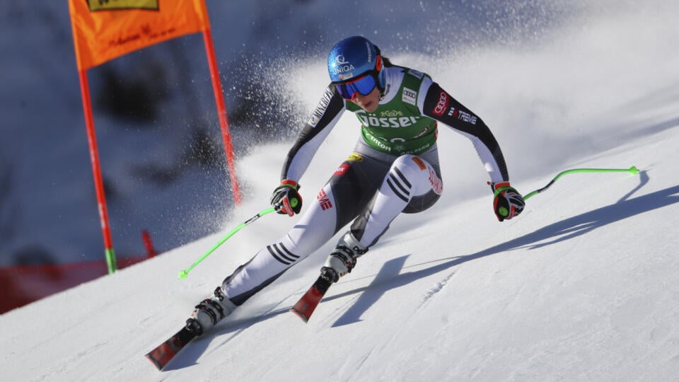 EBE 19 St. Anton - Slovenská lyžiarka Petra Vlhová v zjazde Svetového pohára v rakúskom stredisku St. Anton 9. januára 2021. FOTO TASR/AP
Slovakia's Petra Vlhova speeds down the course during an alpine ski, women's World Cup downhill in St. Anton, Austria, Saturday, Jan. 9, 2021. (AP Photo/Marco Trovati)