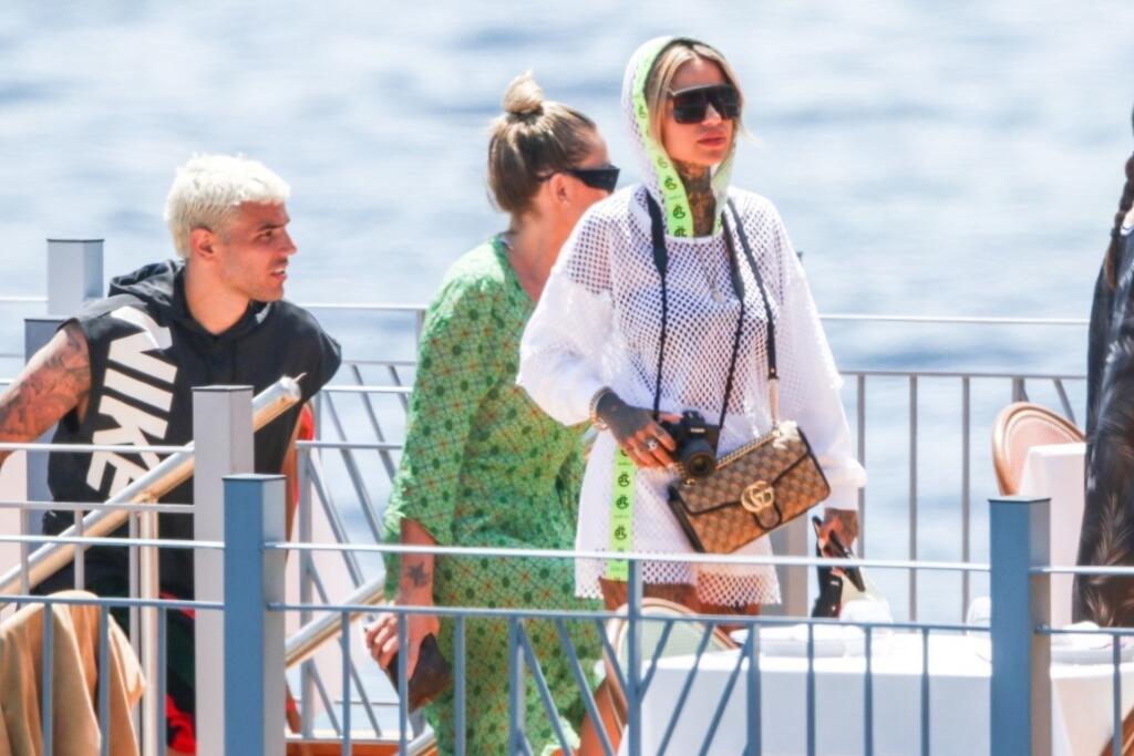 Sexbomba Zoe Cristofoli vyrazila na plavbu jachtou s futbalistom AC Miláno Theom Hernandezom.