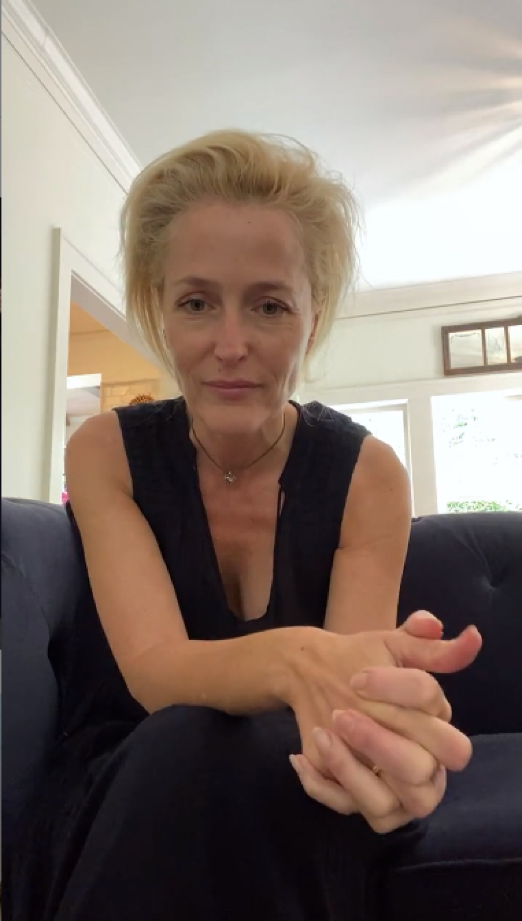 Gillian Andersonová sa fanúšikom prihovorila bez podprsenky.