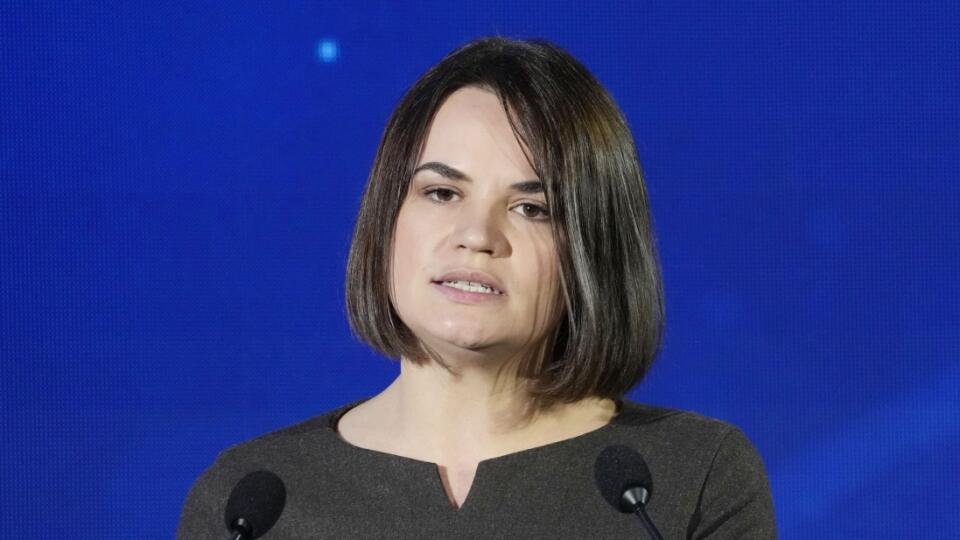 EBE 3 Varšava - Na snímke Bieloruská exilová opozičná líderka Sviatlana Cichanovská počas prejavu na Varšavskom bezpečnostnom fóre vo Varšave v Poľsku v utorok 5. októbra 2021. FOTO TASR/AP
Belarusian opposition leader Sviatlana Tsikhanouskaya speaks to the Warsaw Security Forum in Warsaw, Poland, on Tuesday Oct. 5, 2021. Tsikhanouskaya called Wednesday for the United Nations and other international bodies to act to stop a