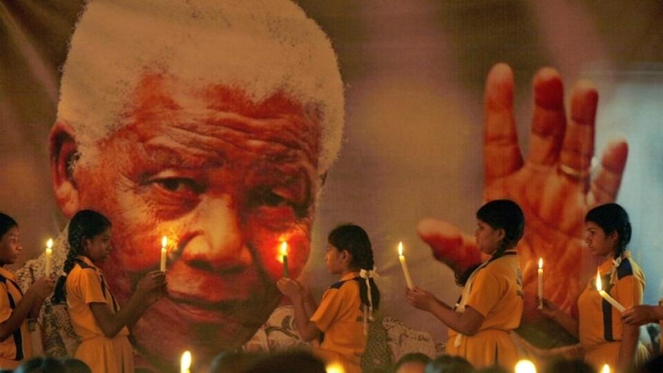 Nelsona Mandelu pochovajú 15. decembra v jeho rodnej obci Qunu.