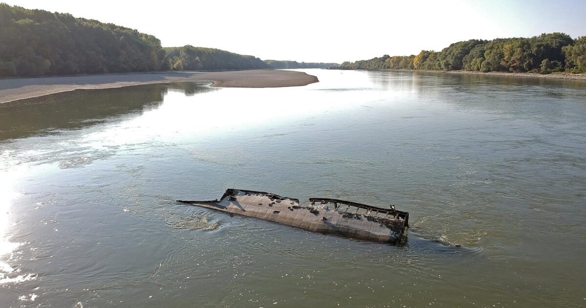 Die untere Ebene der Donau entdeckte die gesunkenen Militärschiffe