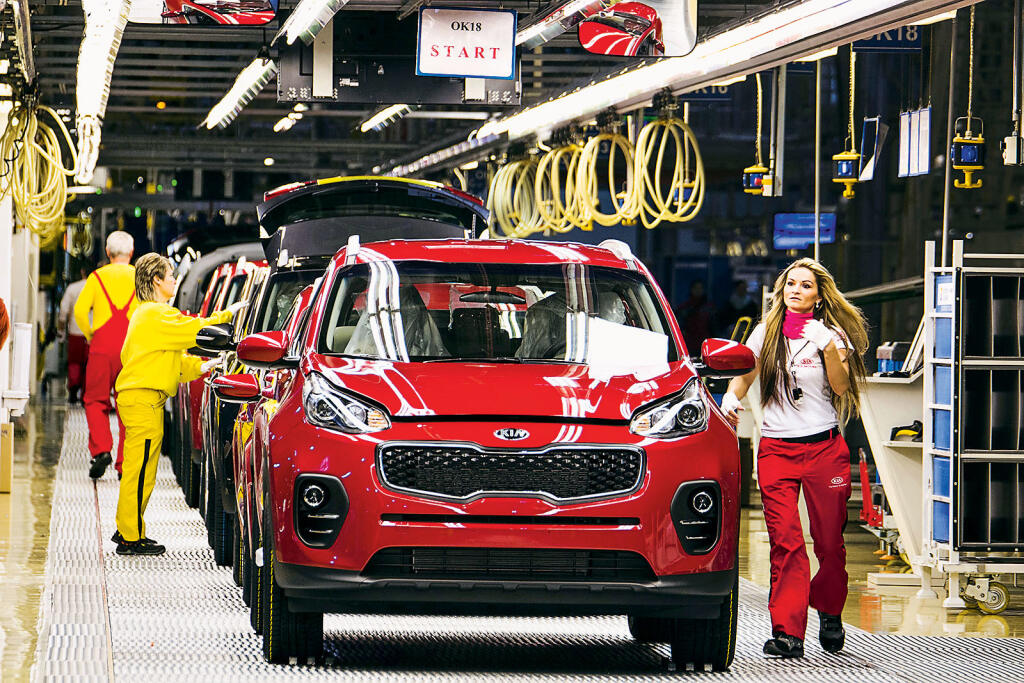 Najviac automobilov do Veľkej Británie vyváža žilinský závod Kia Motors Slovakia.