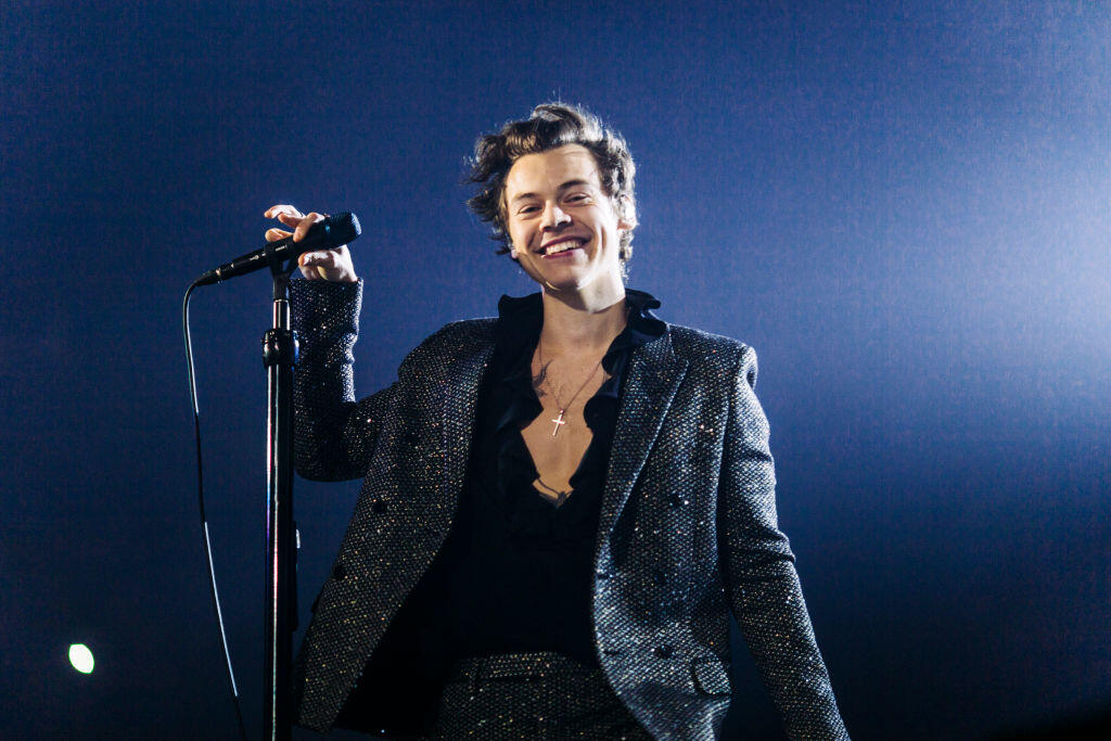 Harry Styles a Olivia WIlde sa zoznámili počas natáčania psychologického hororu Don't Worry Darling, na ktorom obidvaja spolupracujú a zaiskriť to malo medzi nimi práve na filmovom pľaci.