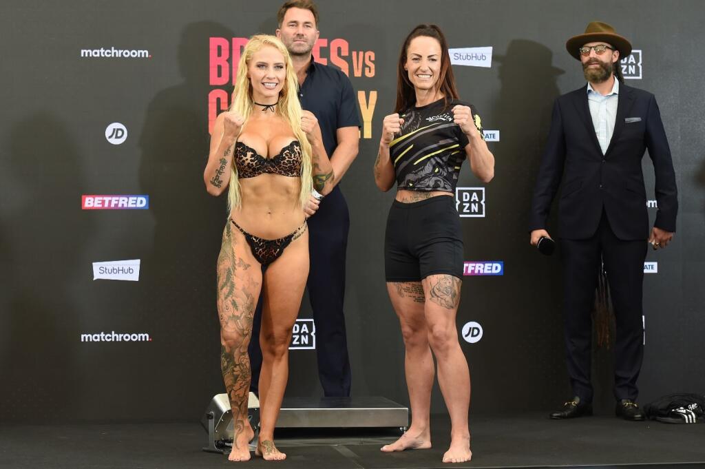 Austrálska boxerka Ebanie Bridgesová bola opäť stredobodom pozornosti a opäť za to mohli jej odhalené krivky.