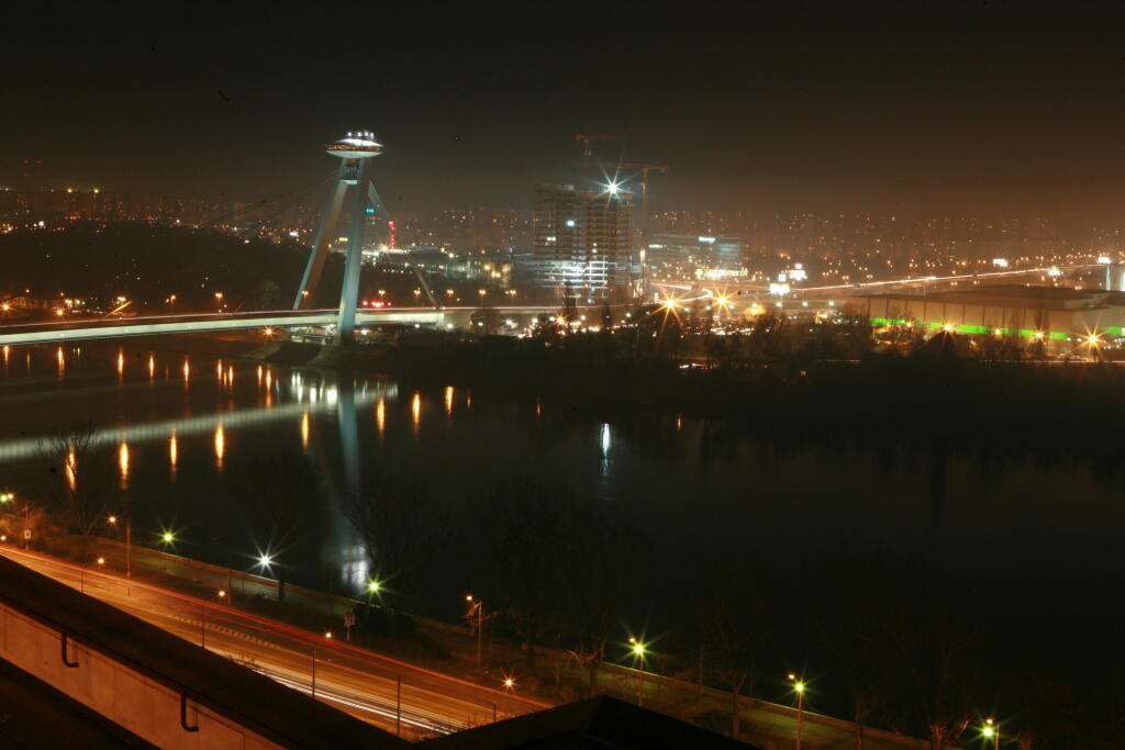 Panorama Bratislava, fotene z parlamentu, nocna bratislava, noc
Martin Domok
13.12.2006
pôvodný súbor:DSL_5029.JPG