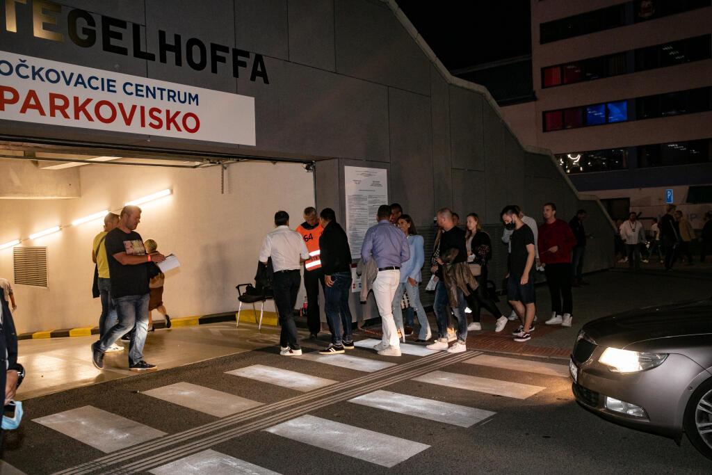 Vo VIP priestoroch boli na zápase Slovenska s Chorvátskom mnohí vplyvní ľudia.