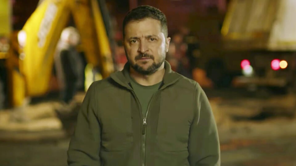 WA 21 Kyjev - Na videosnímke ukrajinský prezident Volodymyr Zelenskyj reční v Kyjeve v pondelok 10. októbra 2022. Ukrajina sa nenechá