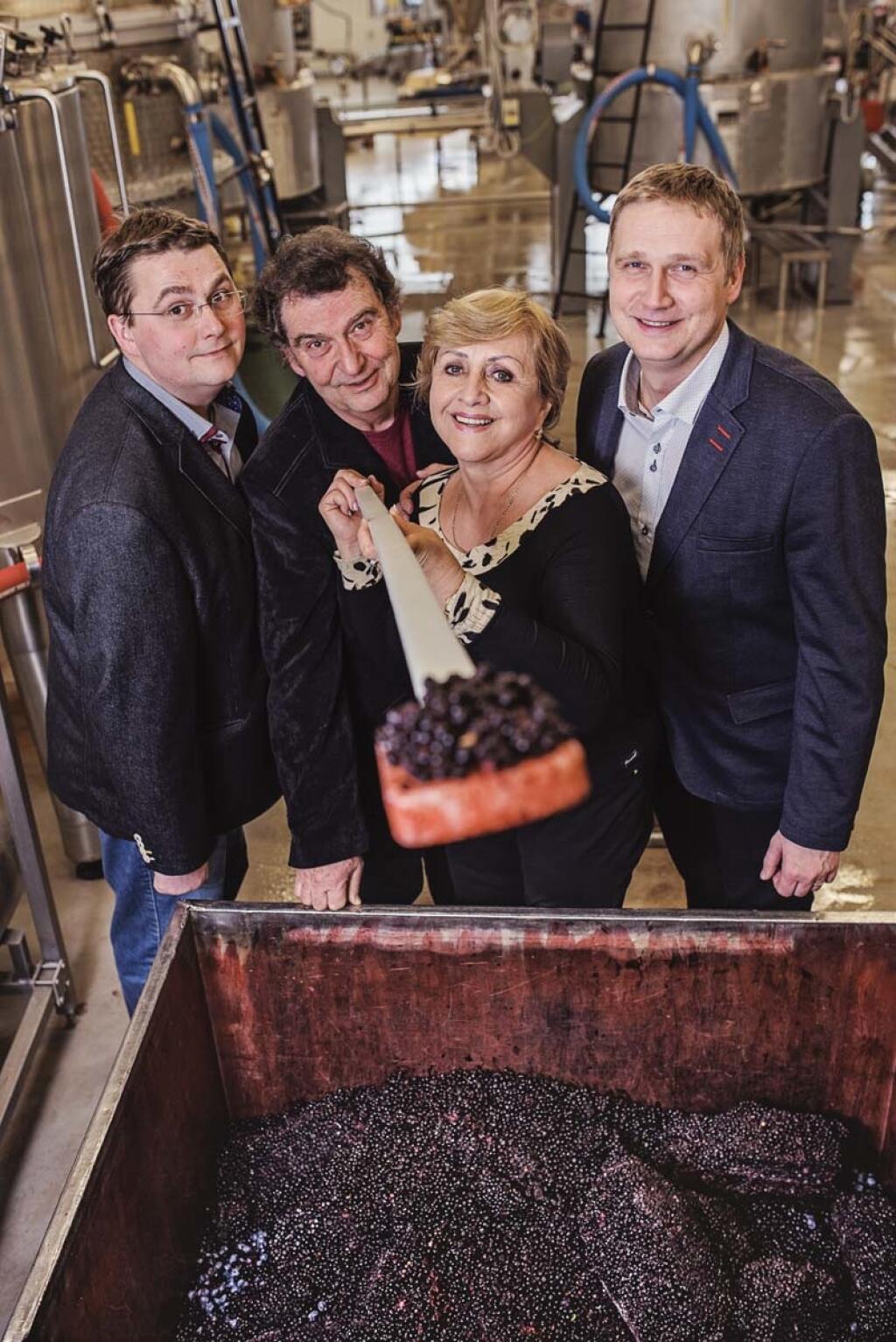 Rodina Demeterovcov: syn Rastislav, otec Štefan, mama Nadežda a syn Michal 