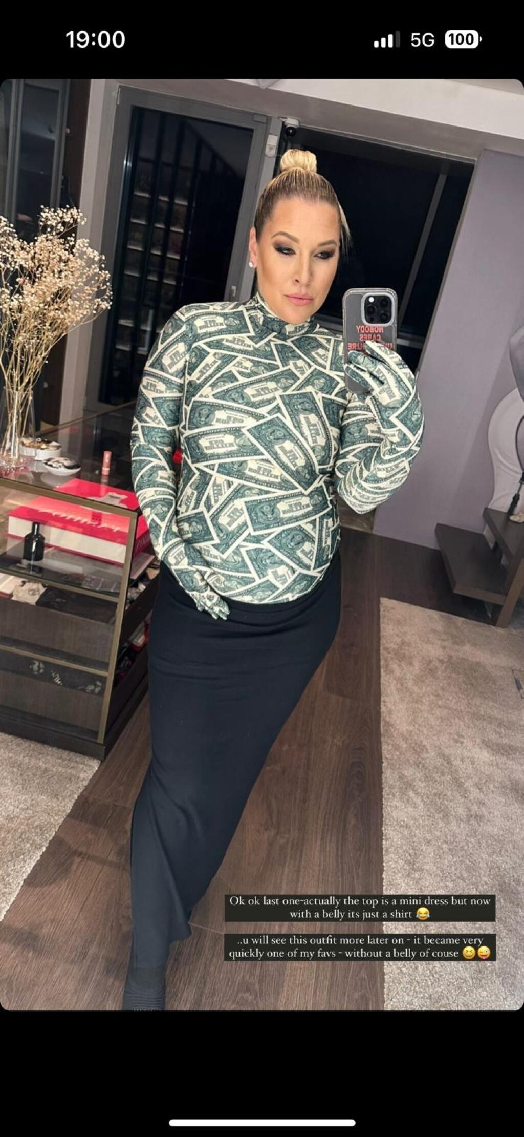 Top značky Vetements doladila čiernym spodkom